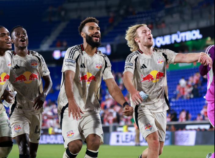 Chivas cae con un tiro libre mortal